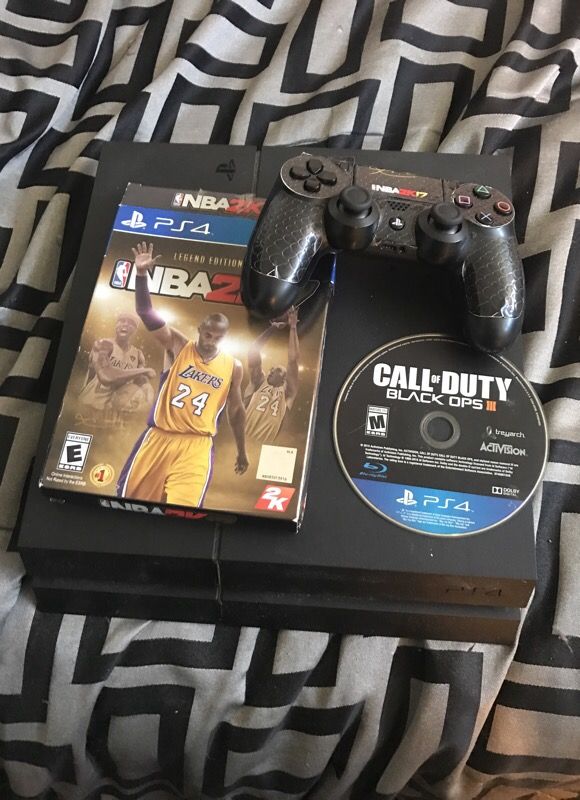 PS4 with black ops 3 and 2 controllers and 2k17