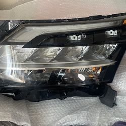 2022 Nissan Pathfinder Front Left Headlight OEM