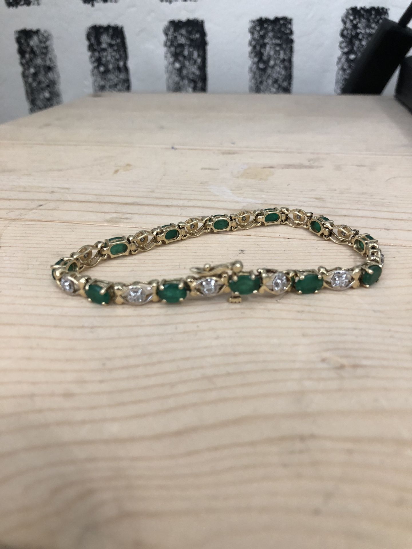 Vintage Genuine Emerald And Diamond Gold Tennis Bracelet 