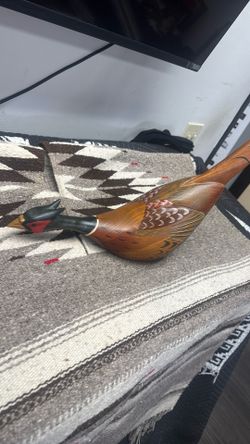 WOOD HAND CARVED VERY LARGE VINTAGE PHEASANT, CHRIS HINDLEY DECOY DESIGN