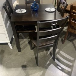 Mesa Alta Con 4 Sillas. 