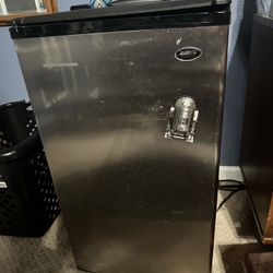Sanyo Mini Fridge