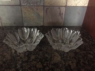 Two crystal vase