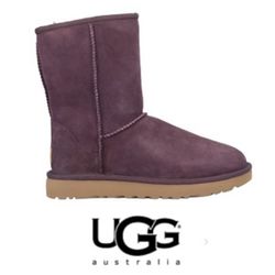 LIKE NEW!  UGG Australia Classic Short II Boot in plum