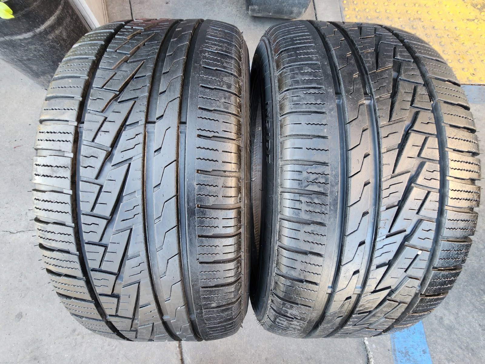 2 USED TIRES SUMITOMO 235/45/17