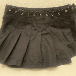 FASHION NOVA PLEATED MINI SKIRT XS