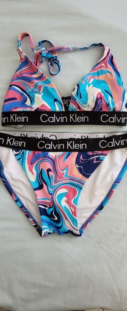 Calvin Klein  Set de 4 piezas por $30. Todo es nuevo sin uso.
