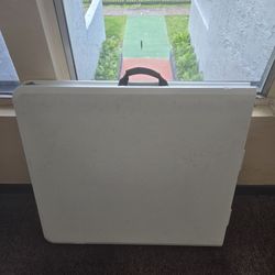 Lifetime foldable table 5 ft
