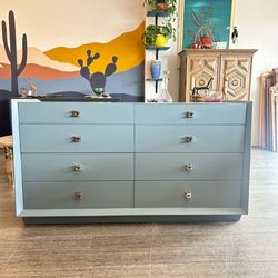 Light Blue Dresser / 8 Drawers / Vintage!