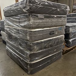 Queen Simmons Beautyrest, Sealy Posturepedic, Serta Perfect Sleeper, Stearns and Foster wholesale pricing to best Costco!!!