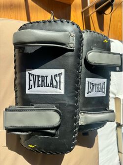 Black Everlast Thai Pad