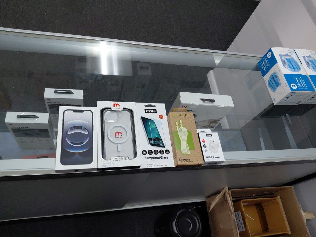 iPhone 16e 128GB Boost Mobile!!! 