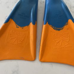 Churchill Fins Size Small