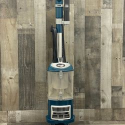 Shark ZU503AMZ Navigator Lift-Away Upright Vacuum with Self-Cleaning Brushroll, HEPA Filter, Swivel Steering