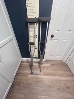 Crutches with Cushioning Pads