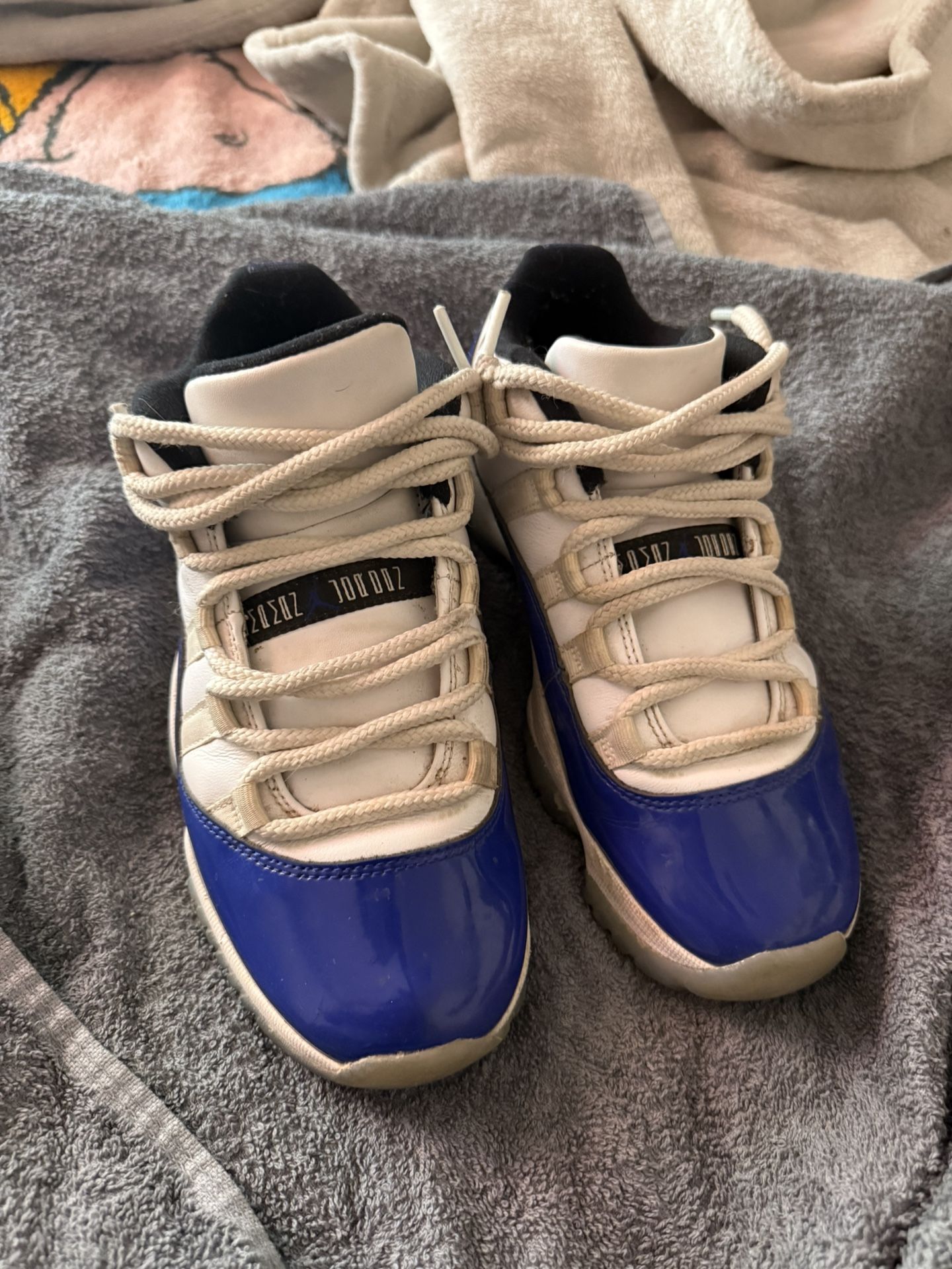Air jordan 11’s women size 7