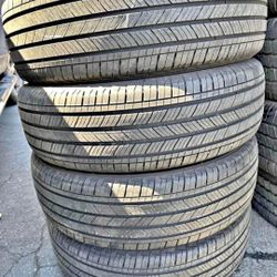 225 65 17 Michelin Tires with 80% of useful life all 4 Seth de Llantas Con 80% de vida las 4