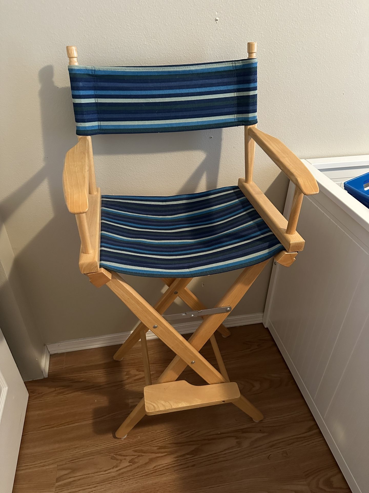 Pier One Director’s Chair