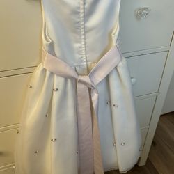 White  Dress Girls Size 5  With Tiny Roses And thick Tulle Layers 