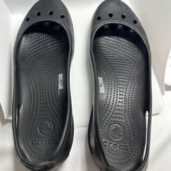 Crocs Flat Shoes For Woman