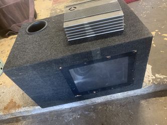 Car speaker with amplifier