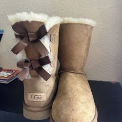 UGG Bailey Bow 2 Boots Size 7