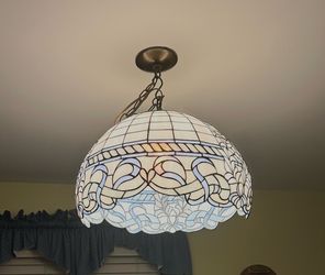 Glass ceiling light, versatile Tiffany style pendant