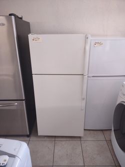 GE 30 INCH TOP FREEZER REFRIGERATOR $269