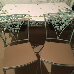 Table /Chairs Indoor Or Outdoor