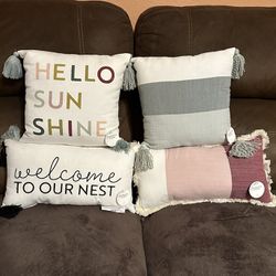 🔥👀🔥Set Of 4 Decorative Pillows Brand New Multiple Available