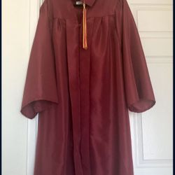 Burgundy Graduation Cap, Gown, ‘10 Tassel 