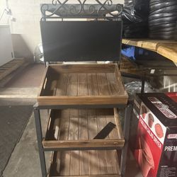 🪵 Rustic Metal & Wood Retail Display Shelf – $75 (Andover, MA) 