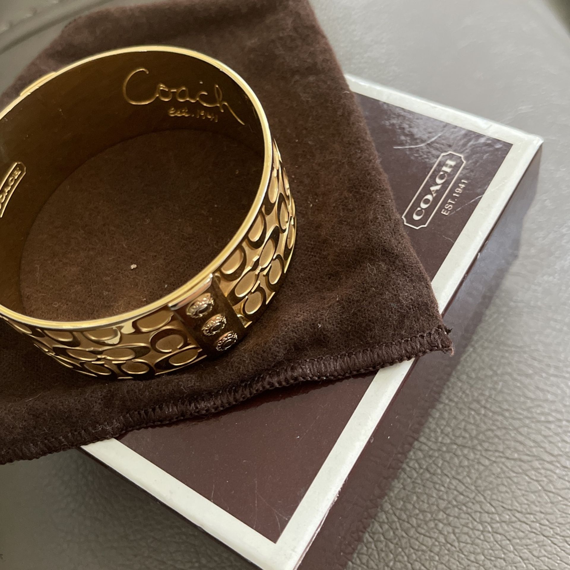 Coach Bracelet / Good Conditions / Pick Up Only : 