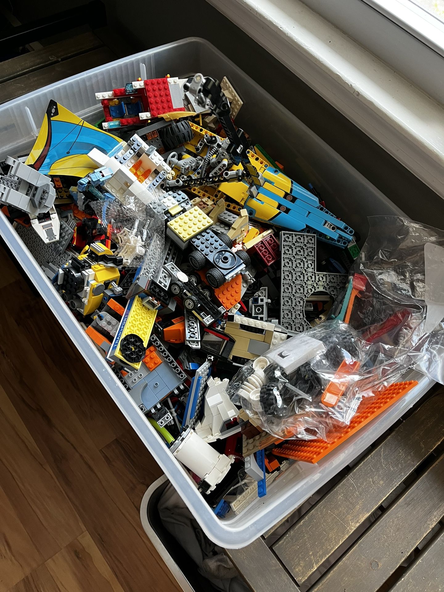 Large Bin of Mixed LEGO Sets & Pieces 