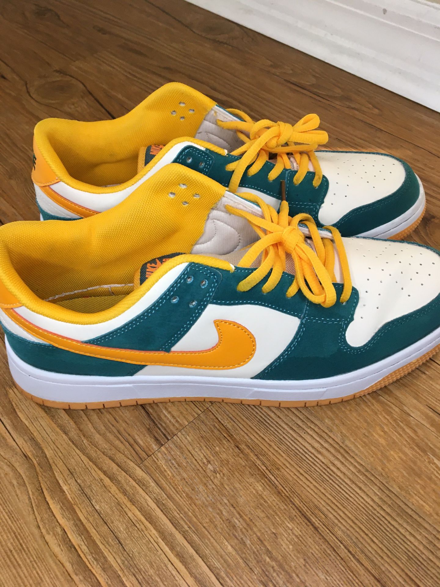 Nike SB Green and Yellow Low Dunks Mens Size 10