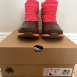 Girl Ugg boots