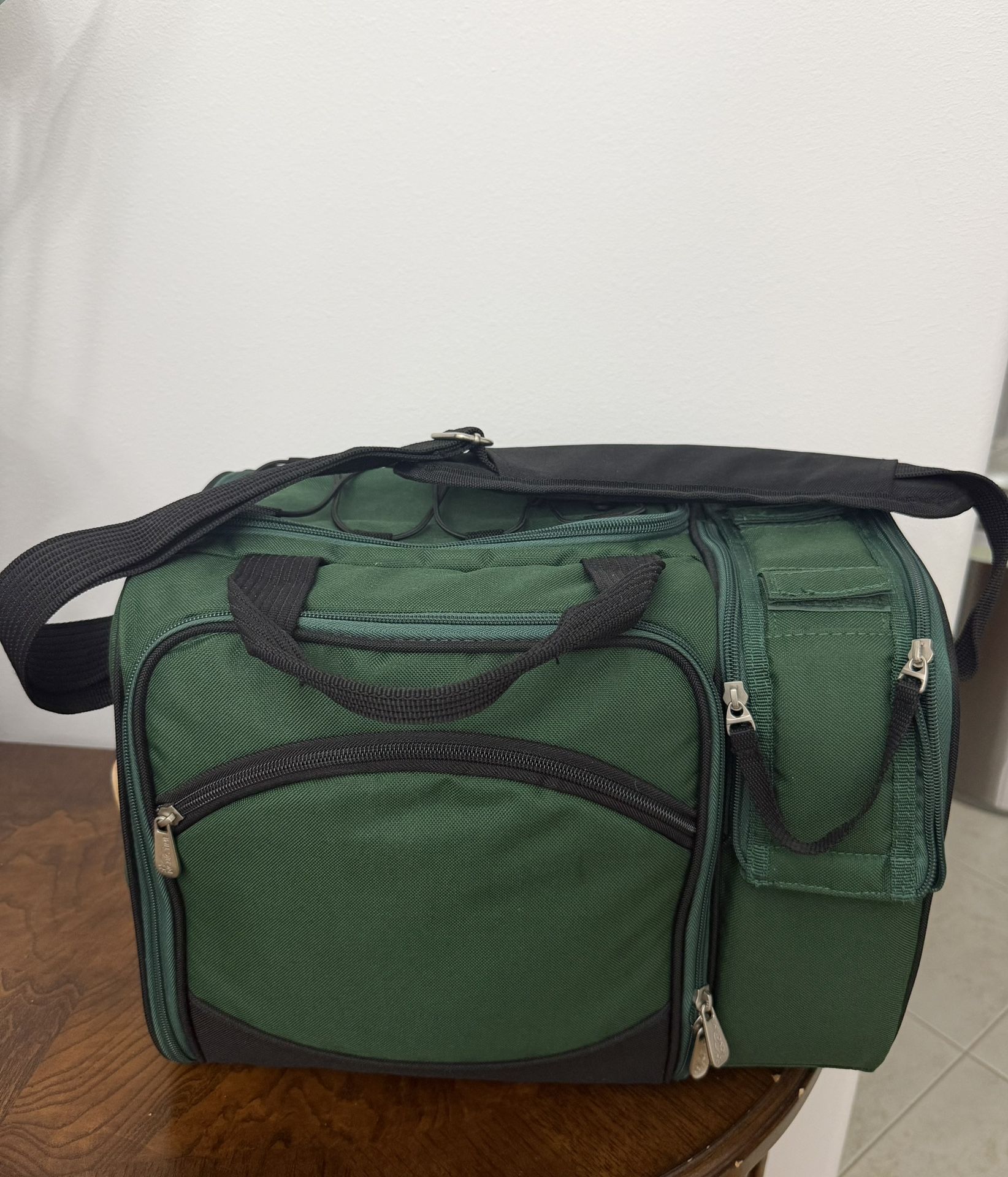 PICNIC TIME Malibu Cooler Picnic Basket, Insulated Cooler Tote with Picnic Set new, unused Color: hunter green Pick up in Hobe Sound