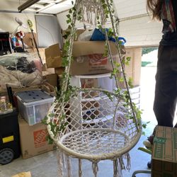 Hanging Chair With Leaves 