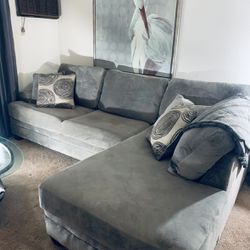 Sectional/Groovy Sofa with Chaise