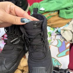 Adidas toddler Snow Boots Size 8
