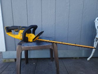 DeWalt 20V MAX 22" Hedge Trimmer DCHT820 – Tool Only