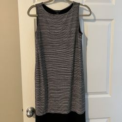 J. Jill Wearever Collection Black Ivory White Stripes Sleeveless Shift Dress XS   Reverse box pleat on the back Solid black band on the hem Sleeveless