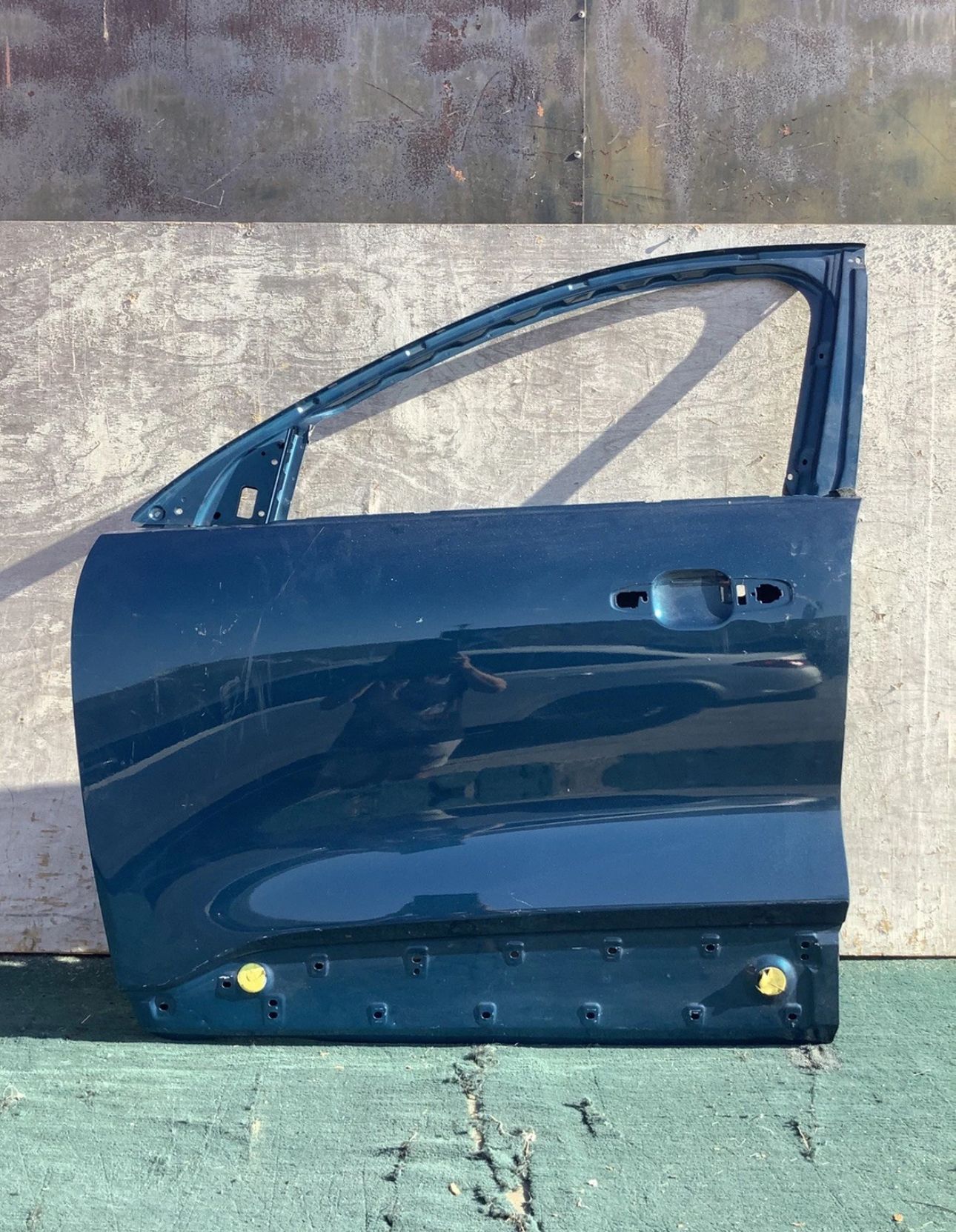 FORD ESCAPE LEFT FRONT DOOR 2022