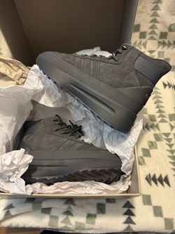 adidas FEAR OF GOD ATHLETICS LOS ANGELES HKR CARBON/CARBON/CARBON