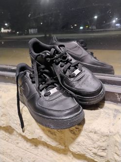 Kids' Nike Air Force 1 size 5.5Y Low Triple Black Sneakers