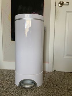 Trash bin for Babies’ diapers