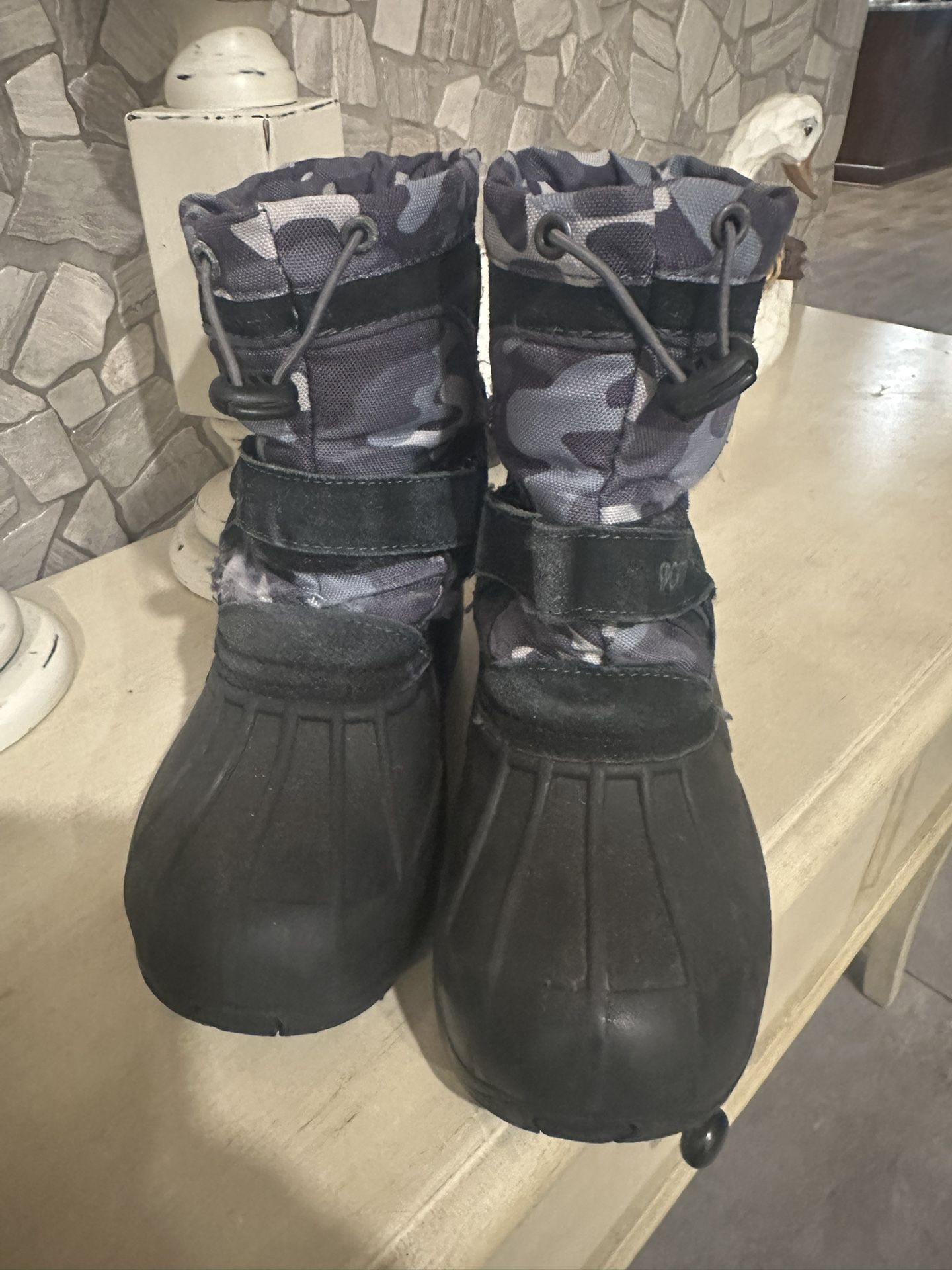 Snow boots Size 2 Kids