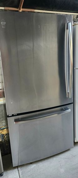 33"GE BOTTOM FREEZER STAINLESS STEEL REFRIGERATOR