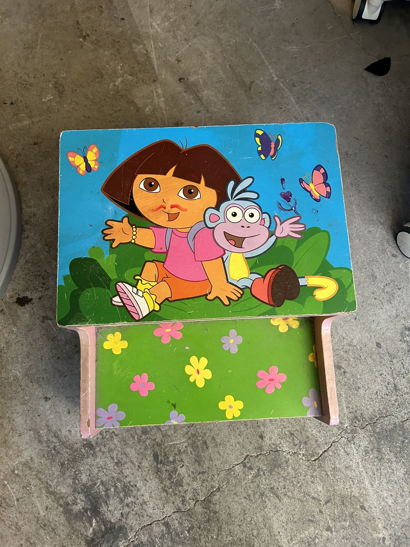 Dora Step Stool
