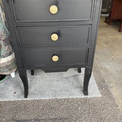 Side table with vintage knobs 